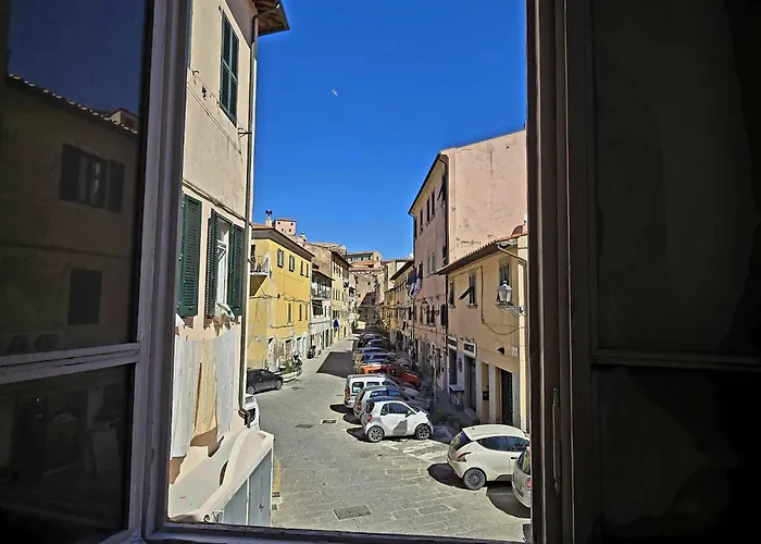 Le Ancore Sulla Darsena *