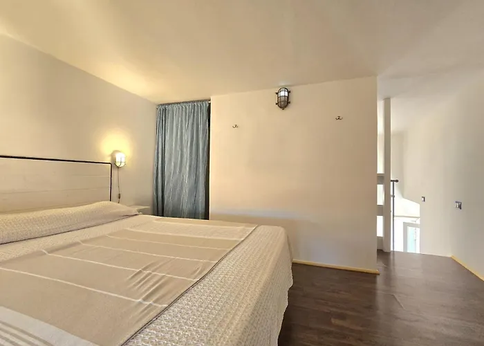 Le Ancore Sulla Darsena