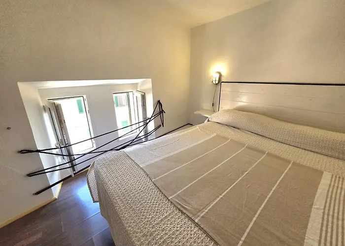 Le Ancore Sulla Darsena *