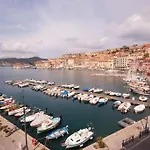 Le Ancore Sulla Darsena *