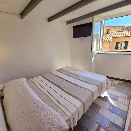 Le Ancore Sulla Darsena *