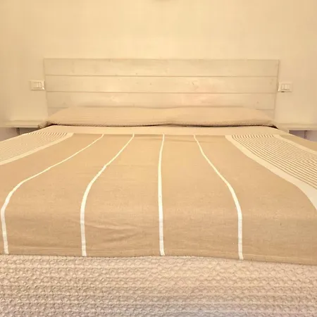 Le Ancore Sulla Darsena