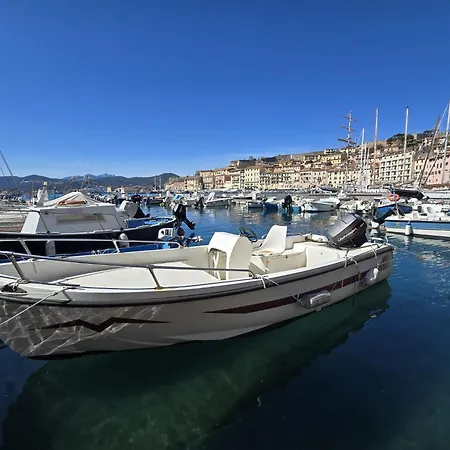 Le Ancore Sulla Darsena Portoferraio