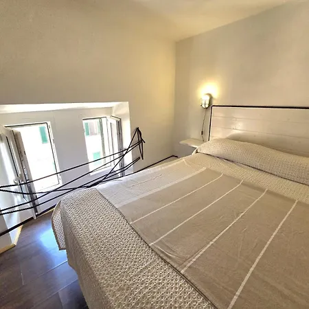 Le Ancore Sulla Darsena *