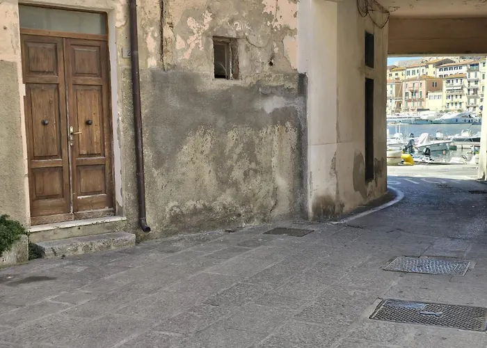 Le Ancore Sulla Darsena