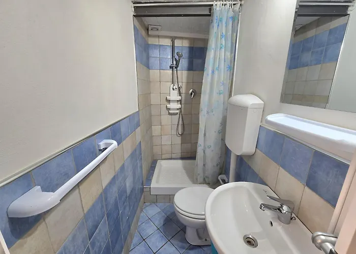 Le Ancore Sulla Darsena *